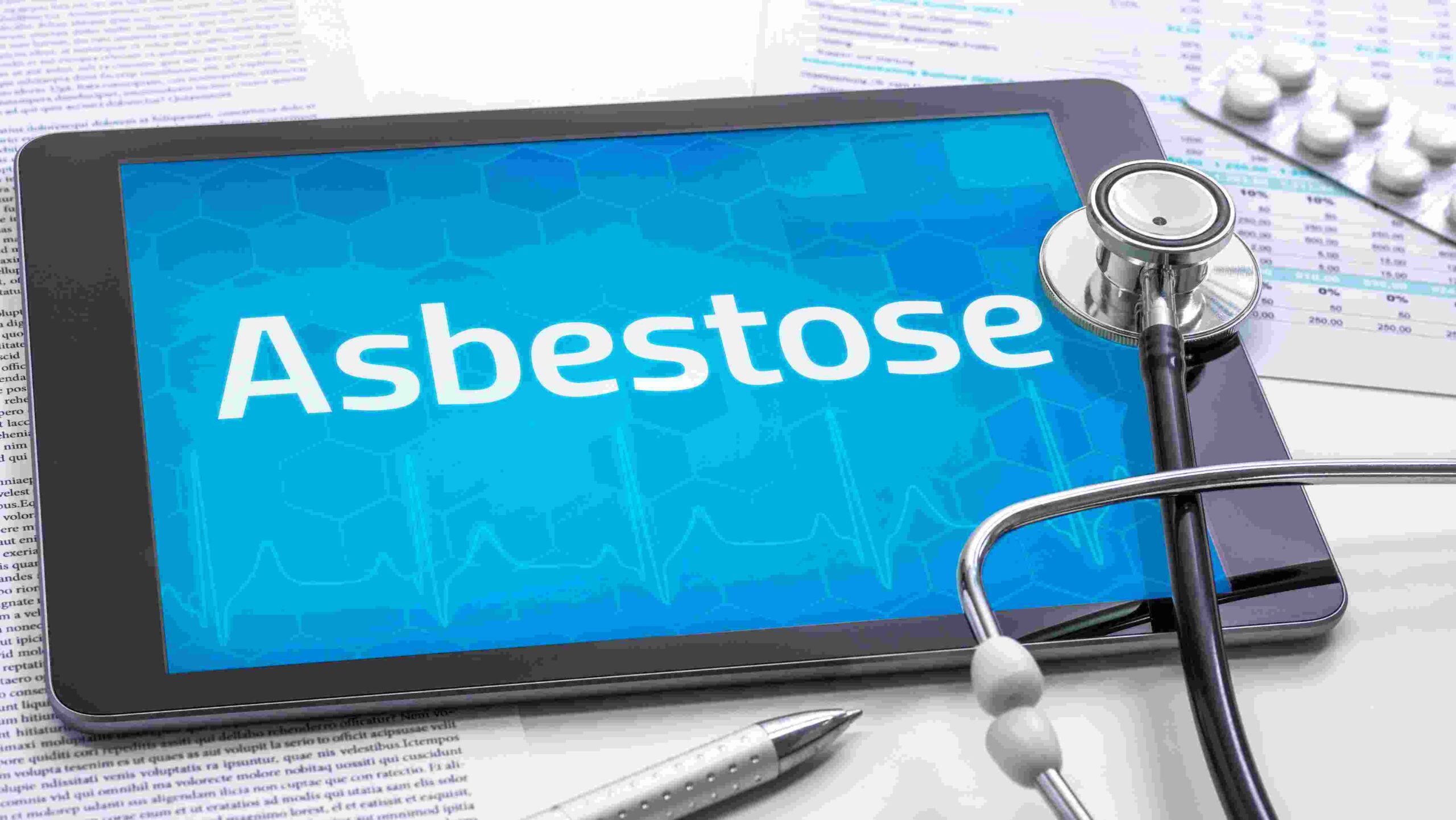 Asbestosis Awareness and Health Risks Digital tablet displaying the word “Asbestose” with a stethoscope and medical documents, symbolizing asbestos-related diseases.