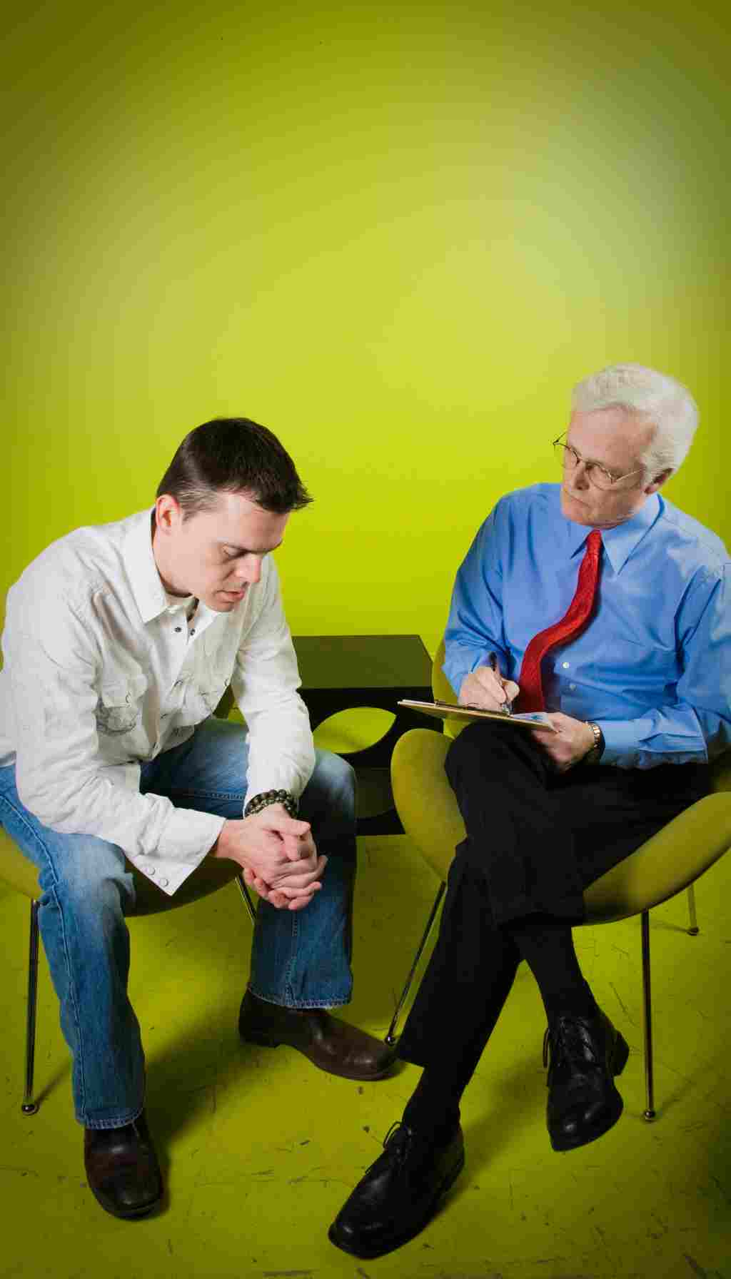 Workplace Mental Health Support – Employee Wellbeing Consultation Employee speaking with a workplace wellbeing advisor during a mental health support meeting