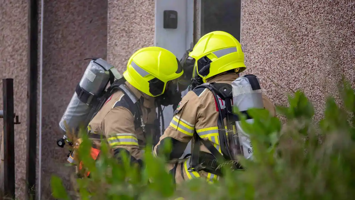 Horizontal blog images (67) Woman completing an online food safety and HACCP training course on a laptop at a kitchen table